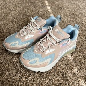 Nike Air Max 200 (size 7)